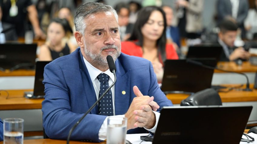 Oficialistas entregan informe alternativo de la CPI del INSS al STF, acusando la consolidación de un esquema en el gobierno de Bolsonaro