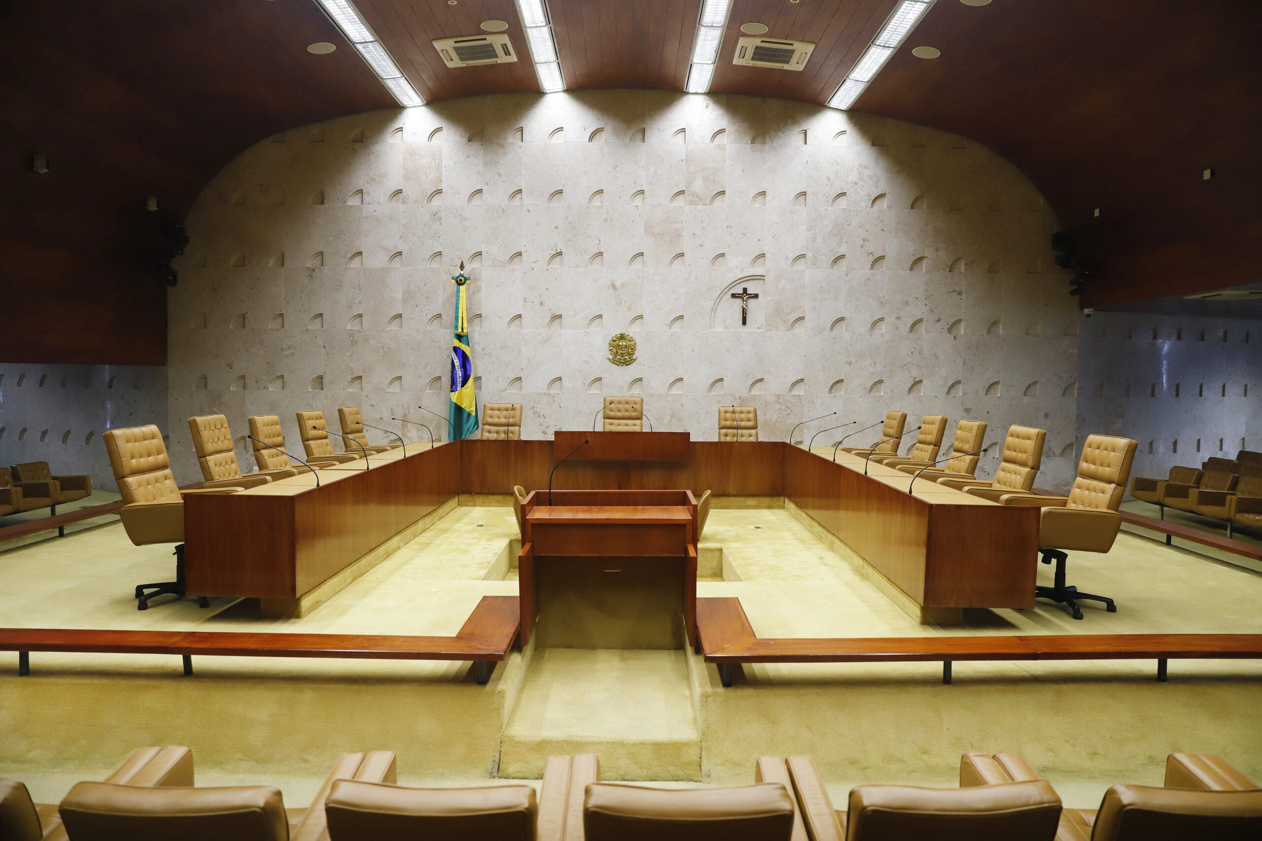 STF suspende processos sobre tempo de contribuição igual para homens e mulheres na previdência complementar