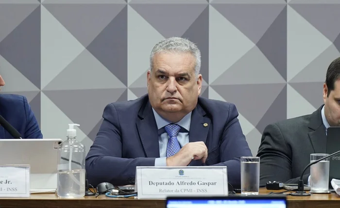 Alfredo Gaspar Entrega Relatório da CPMI do INSS ao STF: 216 Indiciamentos e Novos Rumos na Investigação Federal